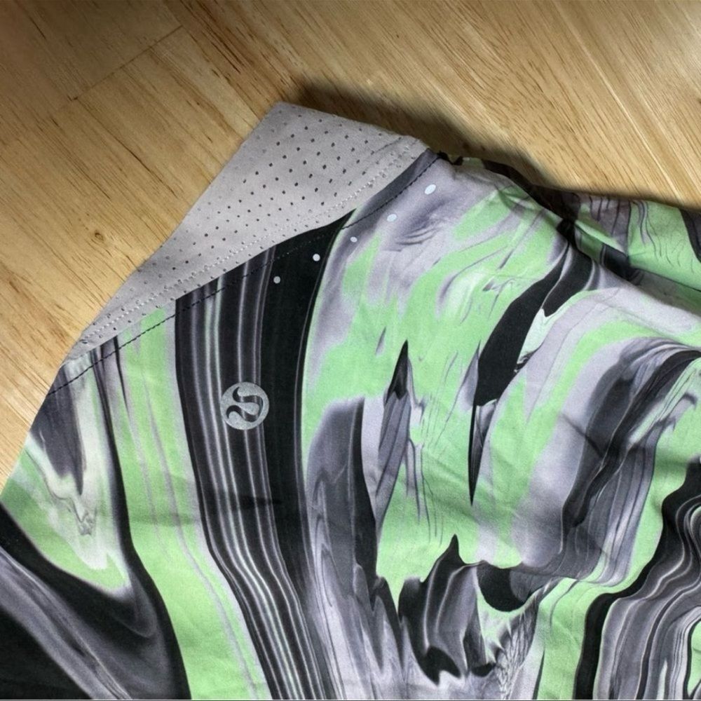 Lululemon Hotty Hot High-Rise Short 4” Green/Black - Special Edition - Size 4 - Picture 6 of 10